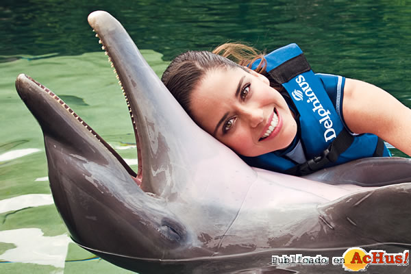 /public/fotos2/Ana-Claudia-Talancon- delfines-03072010.jpg